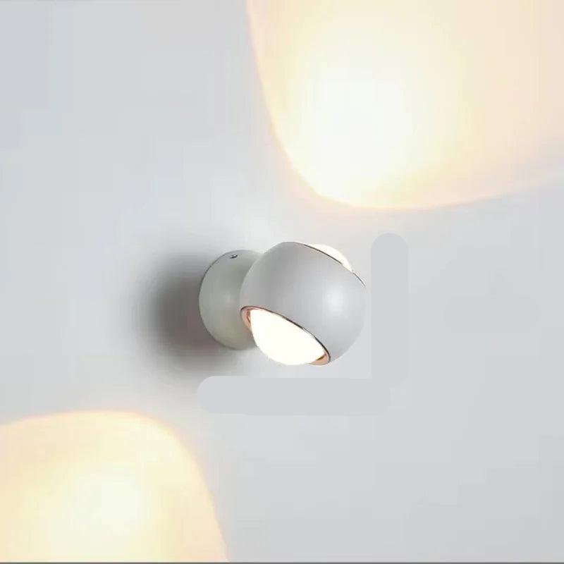 LumièreArt – Elegant Væglampe med Fleksibel Belysning