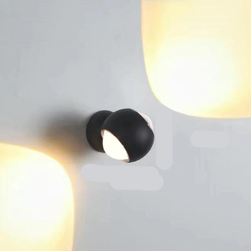 LumièreArt – Elegant Væglampe med Fleksibel Belysning