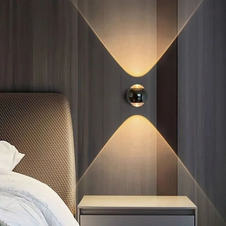 LumièreArt – Elegant Væglampe med Fleksibel Belysning