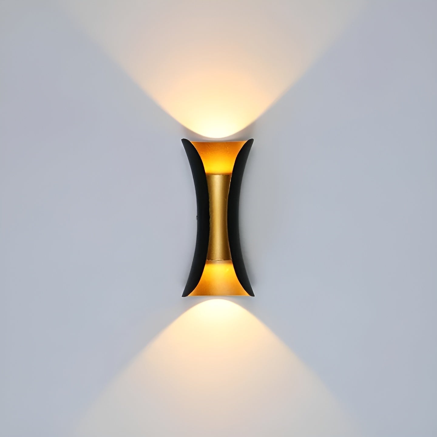 Luxuria Udendørs Væglampe - UrbanGlow LED Belysning