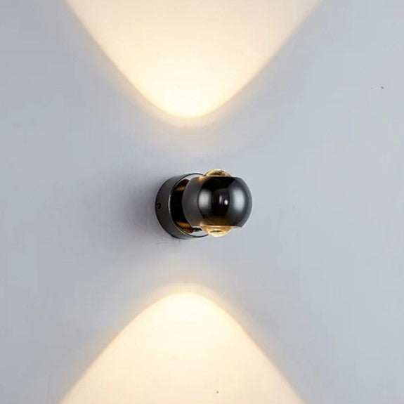 LumièreArt – Elegant Væglampe med Fleksibel Belysning