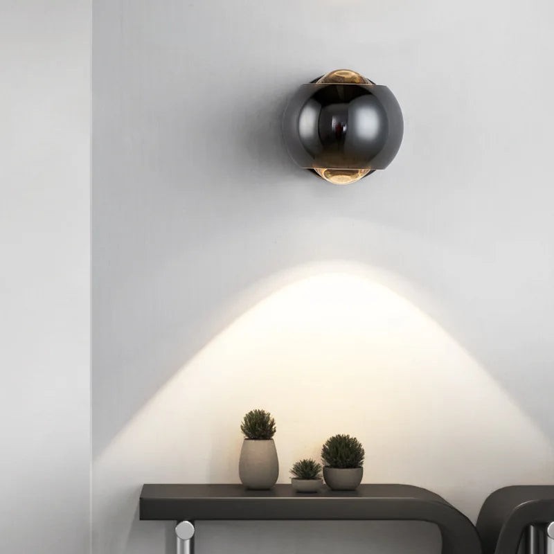 LumièreArt – Elegant Væglampe med Fleksibel Belysning