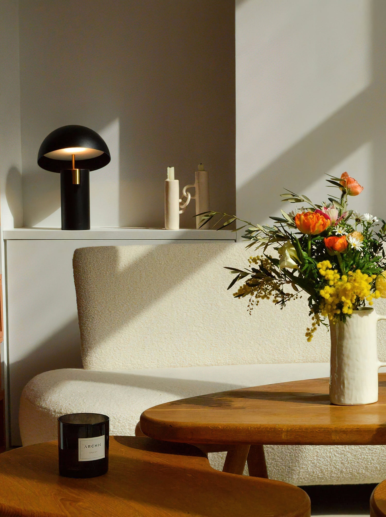 Avo Glow – Elegant Bordlampe i Moderne Design til Stue, Soveværelse og Kontor
