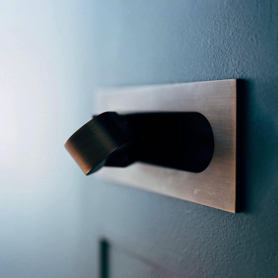 LumiNook – Justerbar natlampe til sengebord