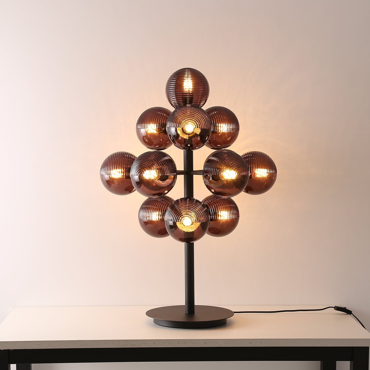 Grape bordlampe – Moderne stilfuld lampe til stue, soveværelse og kontor