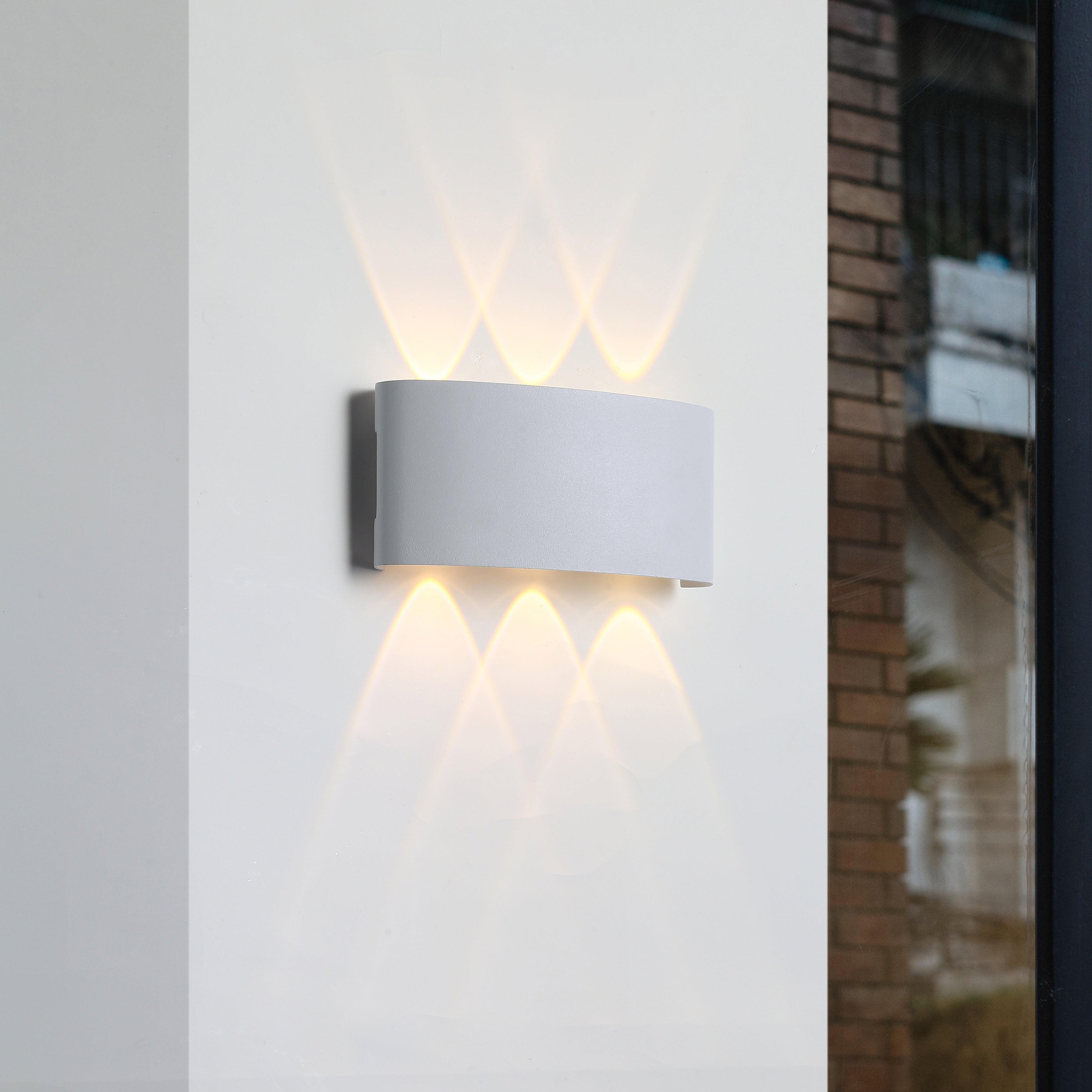 Eleganță și lumină cu Ortelo - Lampa de perete albă de 6W și 17cm