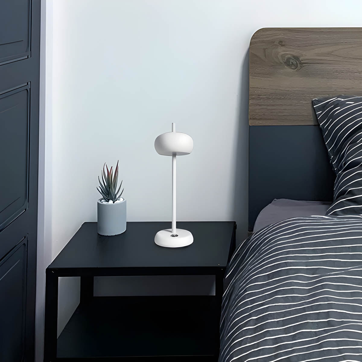 Rine Glow – Stilren Bordlampe i Moderne Design til Soveværelse, Stue og Kontor