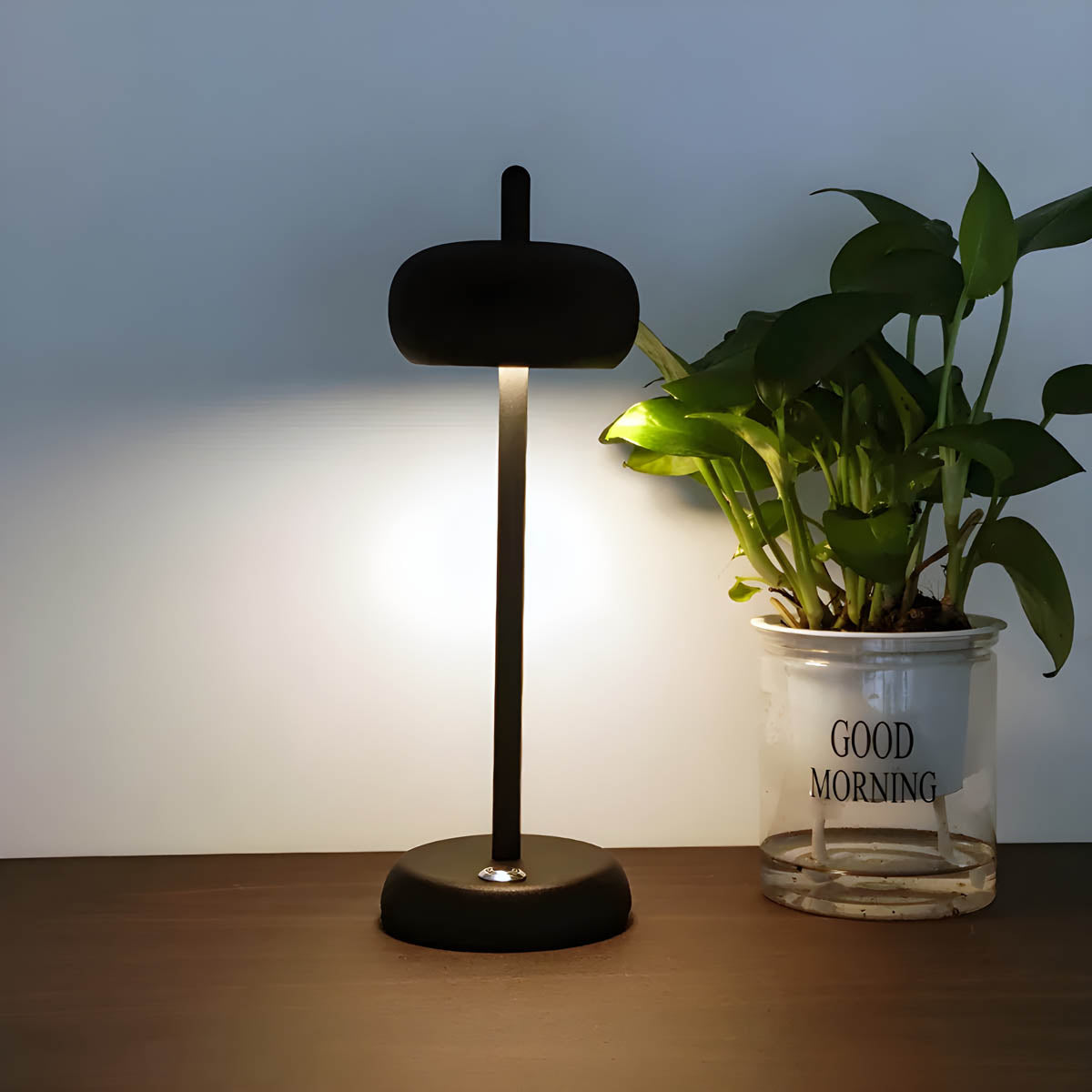 Rine Glow – Stilren Bordlampe i Moderne Design til Soveværelse, Stue og Kontor