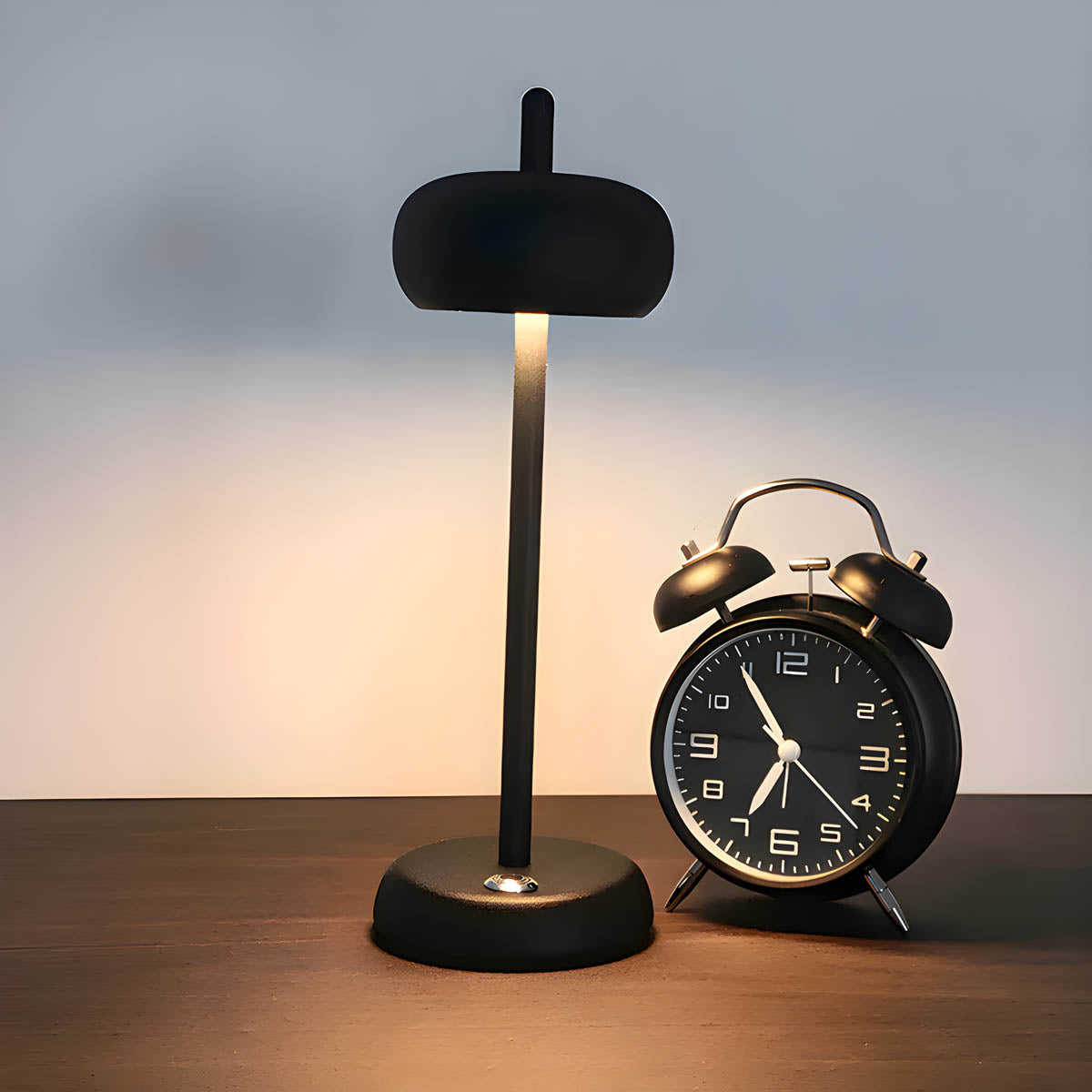 Rine Glow – Stilren Bordlampe i Moderne Design til Soveværelse, Stue og Kontor