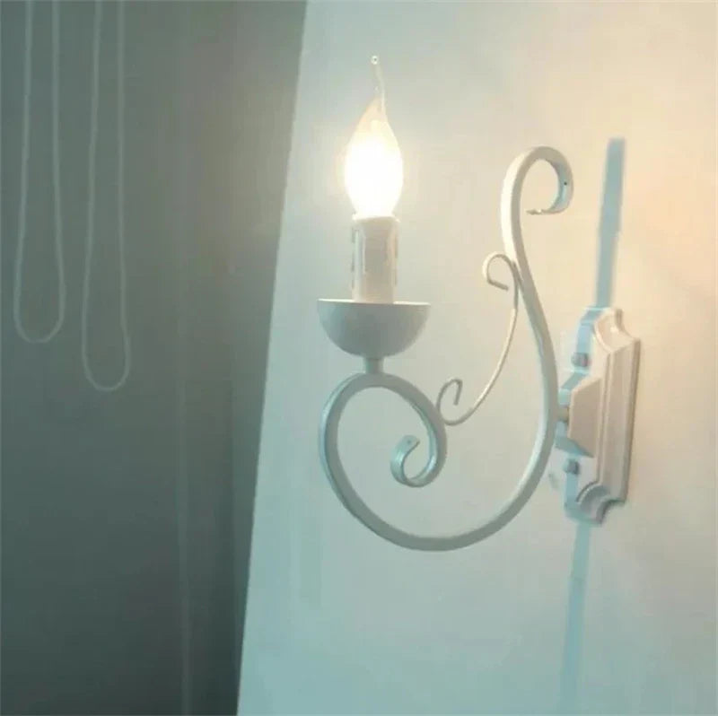 LuminousEra - Hvid væglampe med E14 lysestage