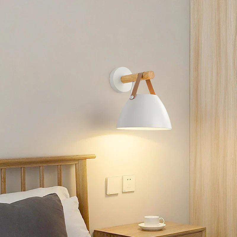 NordicGlow Lys - Træ LED Stanglampe med Læderdetaljer