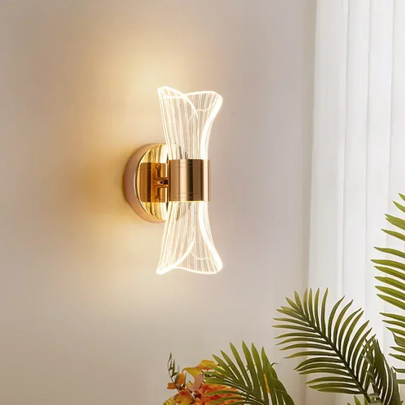 GlowCurve – Elegant LED væglampe til sove- og stuen