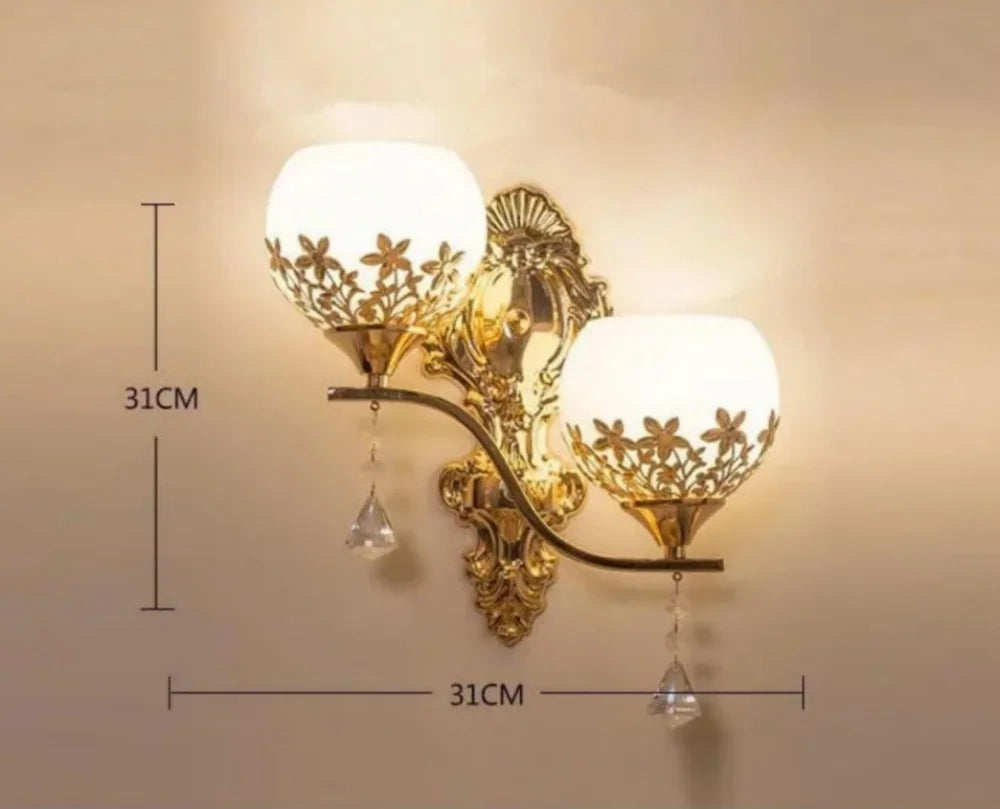 CrystalLuxe – Guld LED Væglampe til Atmosfærisk Belysning