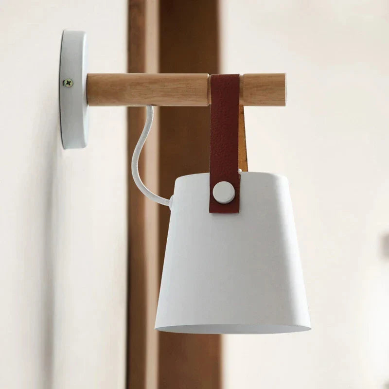 NordicGlow Lys - Træ LED Stanglampe med Læderdetaljer