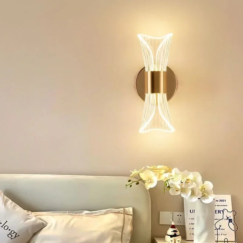 GlowCurve – Elegant LED væglampe til sove- og stuen