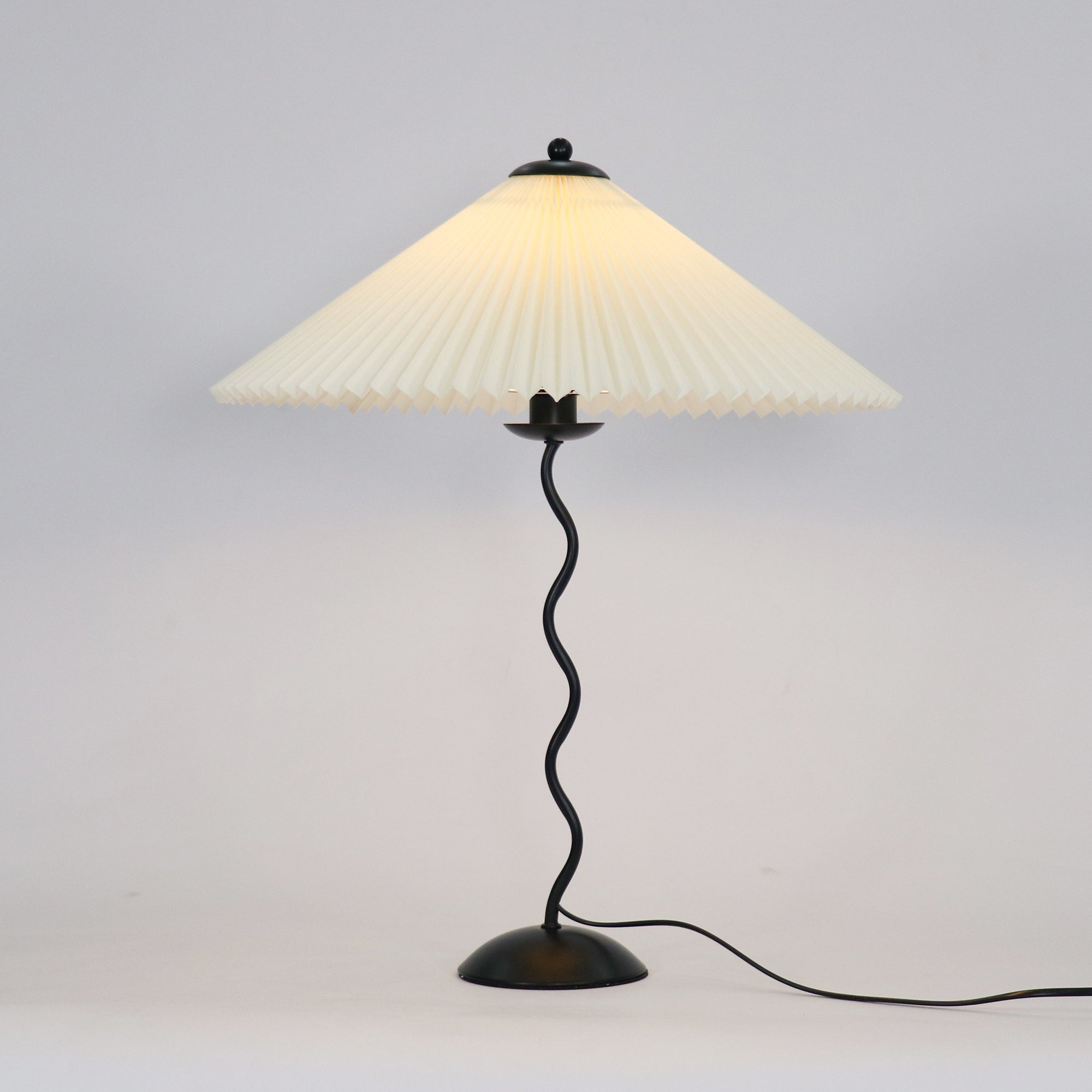 Squiggle bordlampe – Moderne stilfuld lampe til stue, soveværelse og kontor