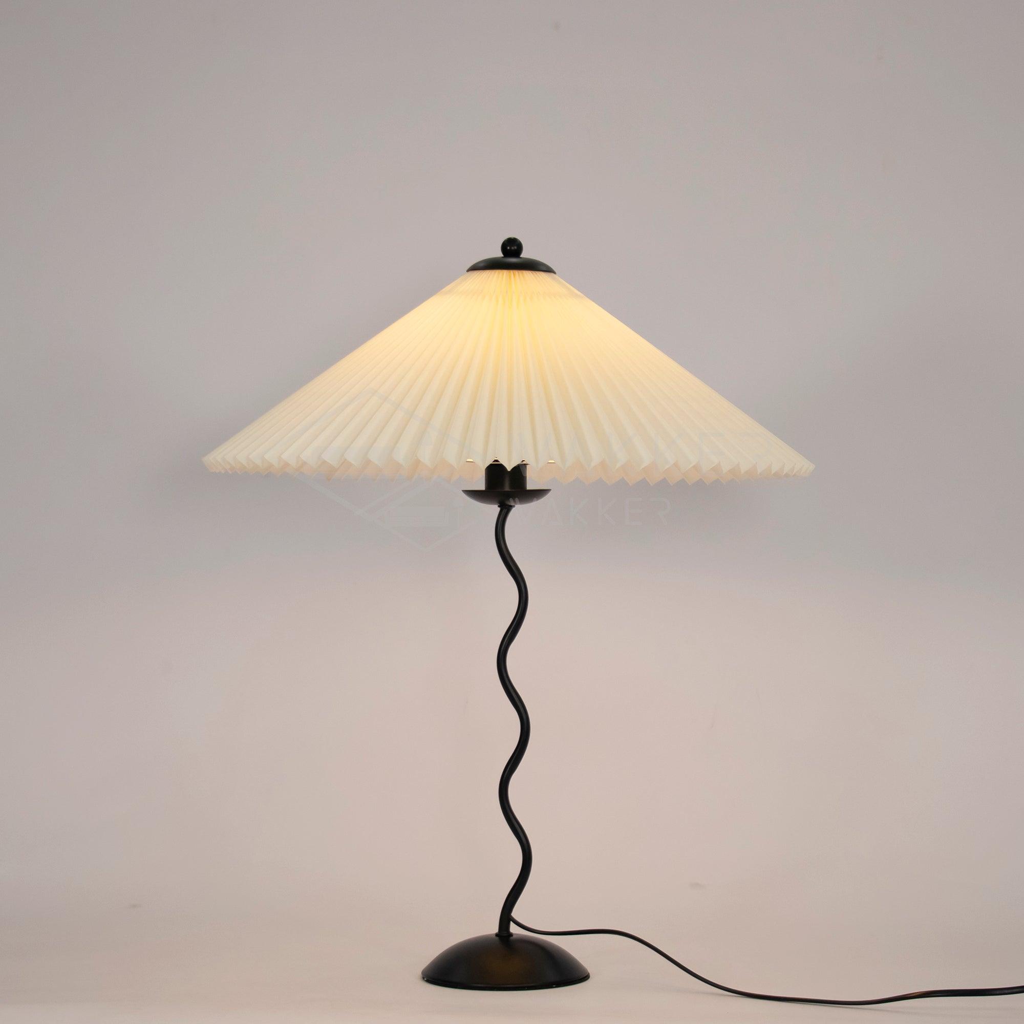 Squiggle bordlampe – Moderne stilfuld lampe til stue, soveværelse og kontor