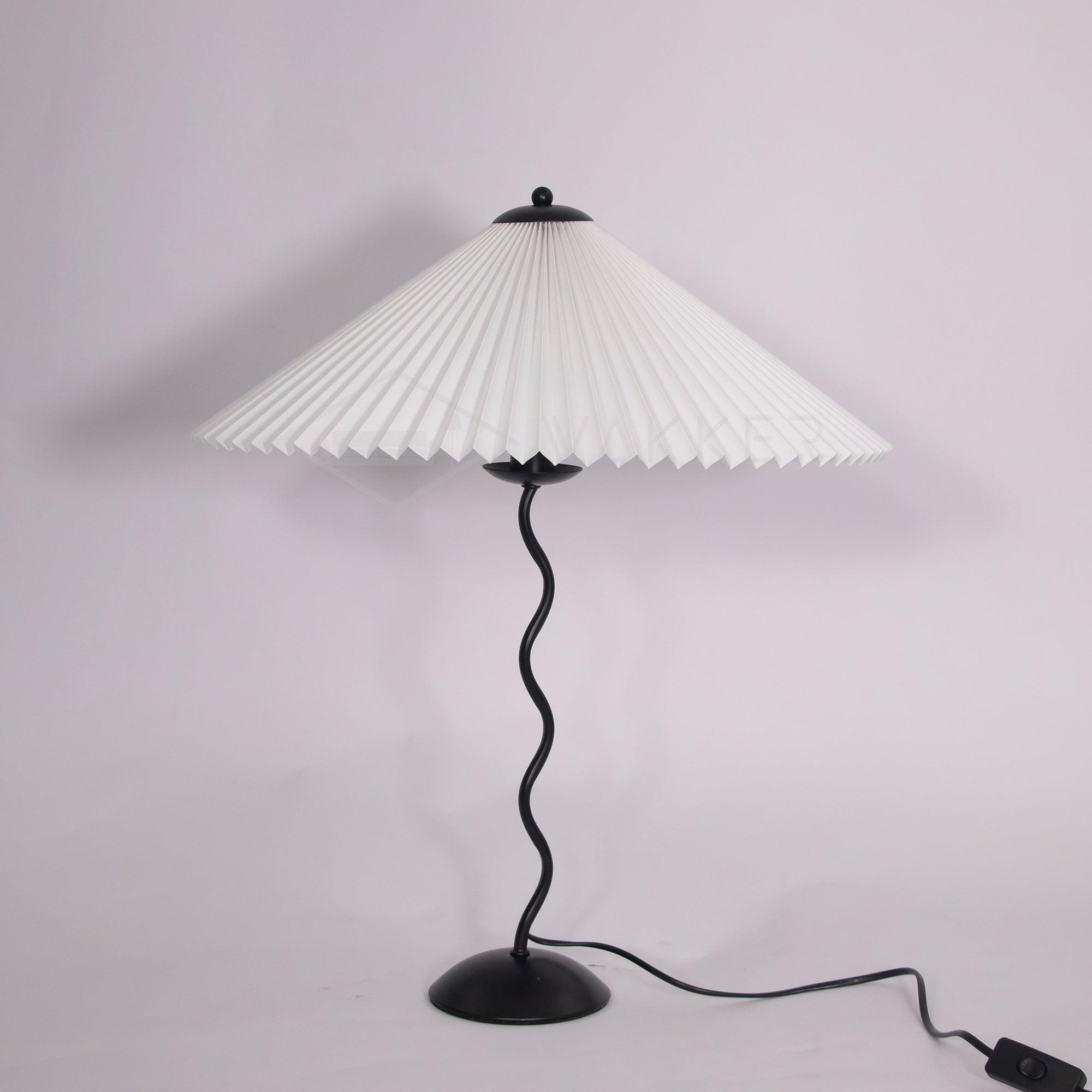 Squiggle bordlampe – Moderne stilfuld lampe til stue, soveværelse og kontor