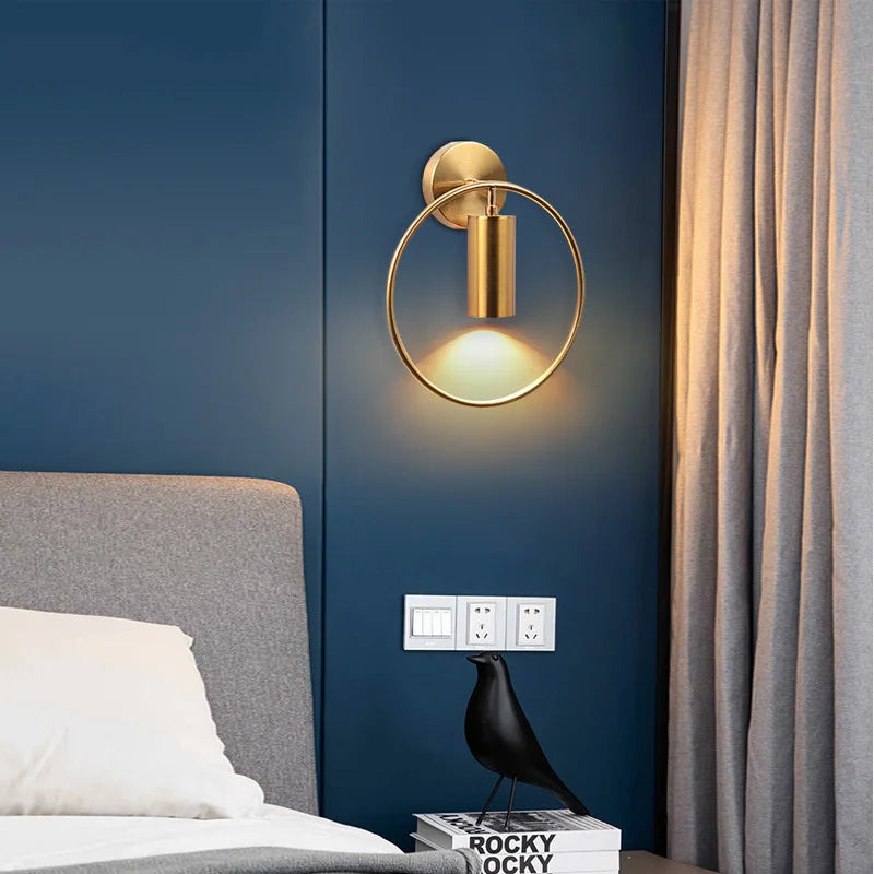 FlammeStylée – Guld Væglampe til Elegant Atmosfære