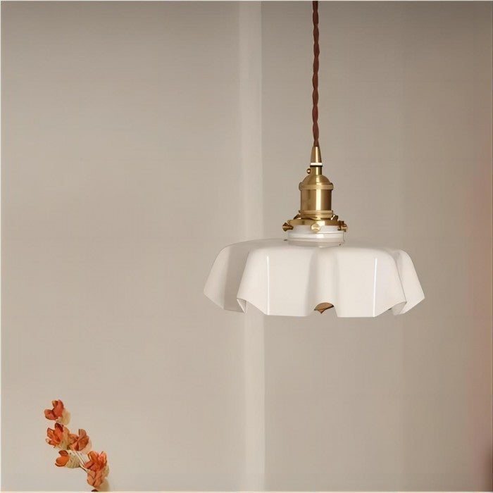 FloraRetro – Vintage lampa wisząca ze szkła z kwiatowym wzorem i kremowym detalem