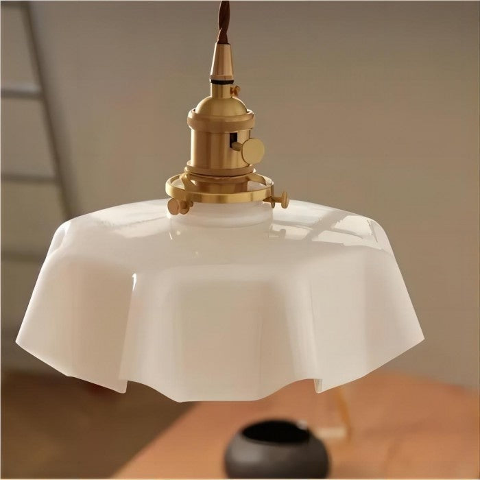 FloraRetro – Vintage lampa wisząca ze szkła z kwiatowym wzorem i kremowym detalem