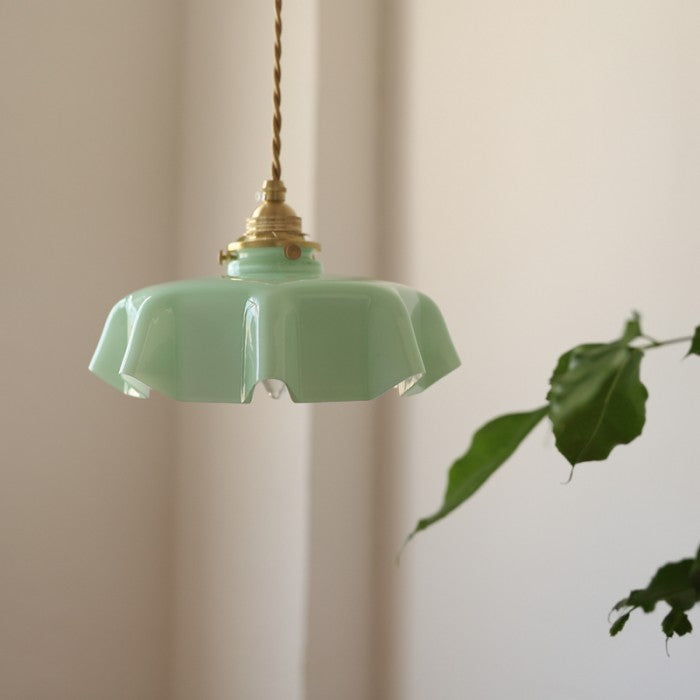 FloraRetro – Vintage lampa wisząca ze szkła z kwiatowym wzorem i kremowym detalem