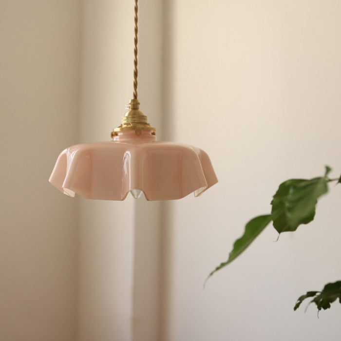 FloraRetro – Vintage lampa wisząca ze szkła z kwiatowym wzorem i kremowym detalem