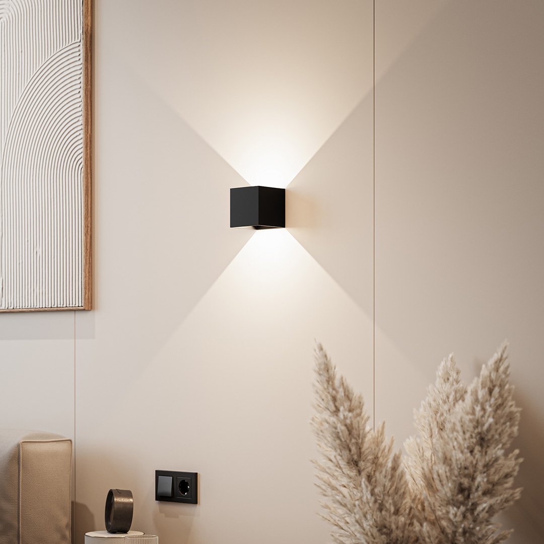LumiGuard Vandrør - Elegant Udendørsvæglampe med Varmt Lys