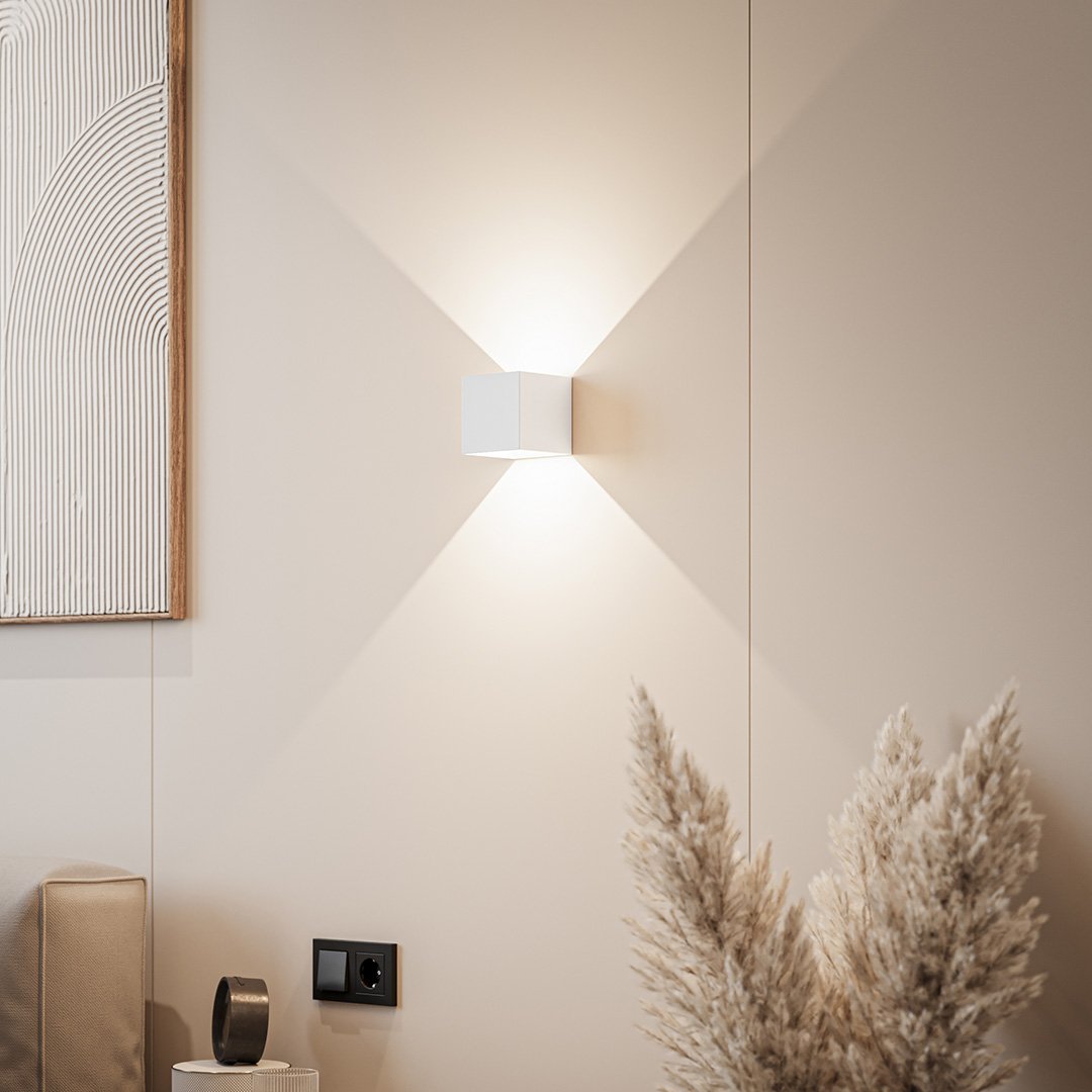 LumiGuard Vandrør - Elegant Udendørsvæglampe med Varmt Lys
