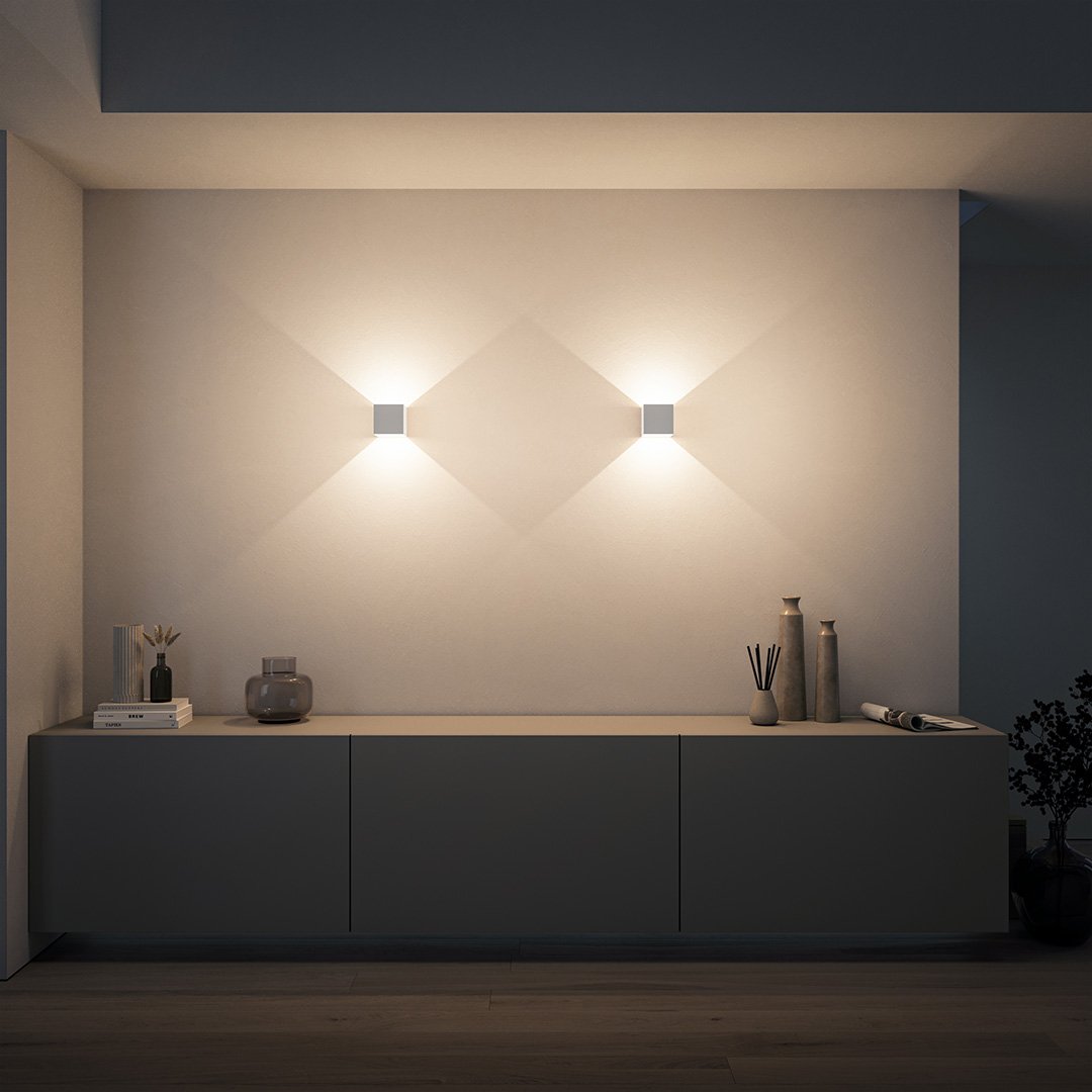 LumiGuard Vandrør - Elegant Udendørsvæglampe med Varmt Lys