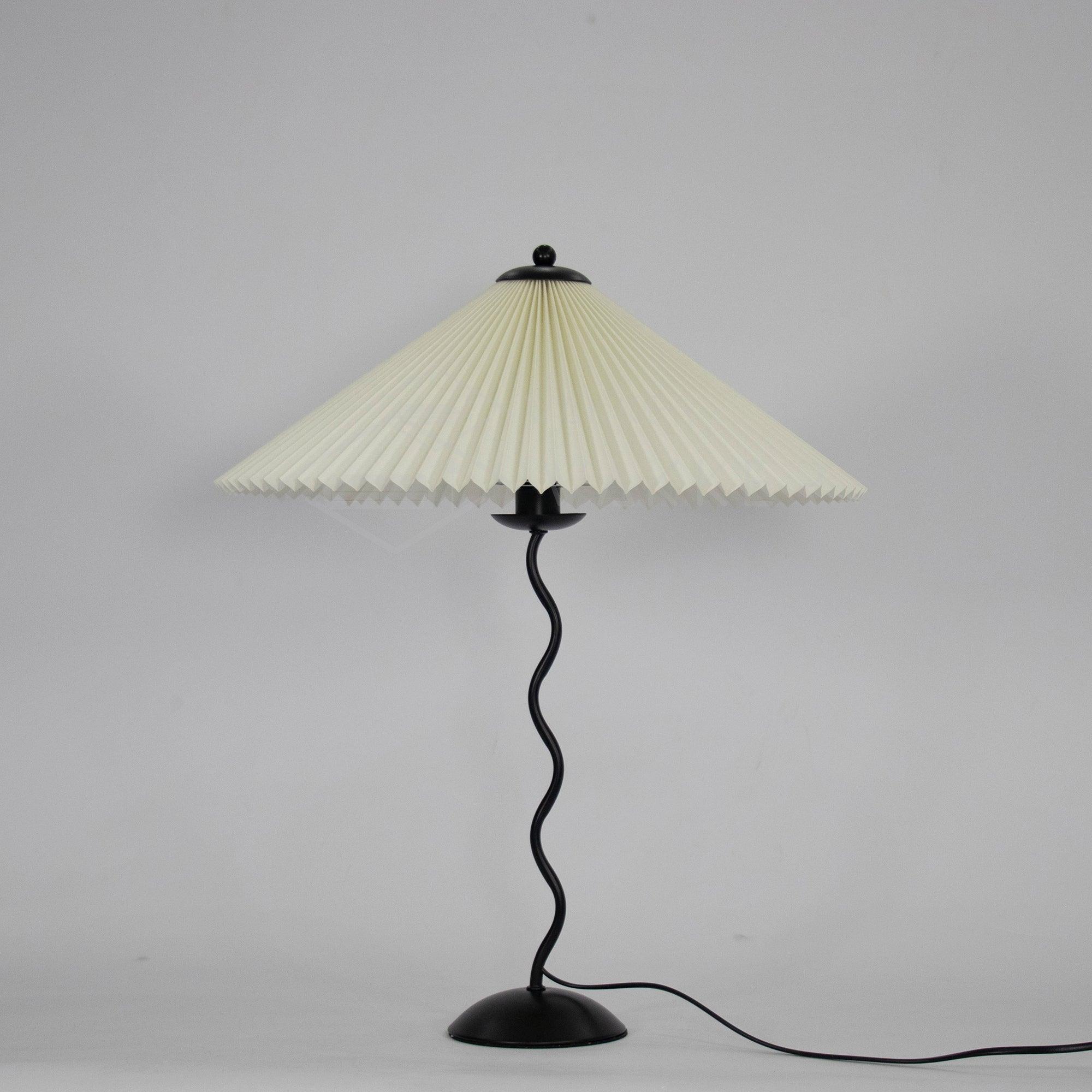 Squiggle bordlampe – Moderne stilfuld lampe til stue, soveværelse og kontor